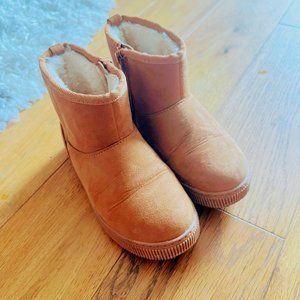 Cat and Jack girl’s boots size 12